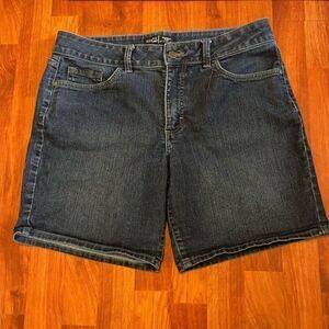 Mid Rise Riders Lee Jean Shorts. Size 14m